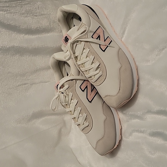 New Balance 515 size 11US 43EU. Colors white, pink and gray. - Picture 3 of 4